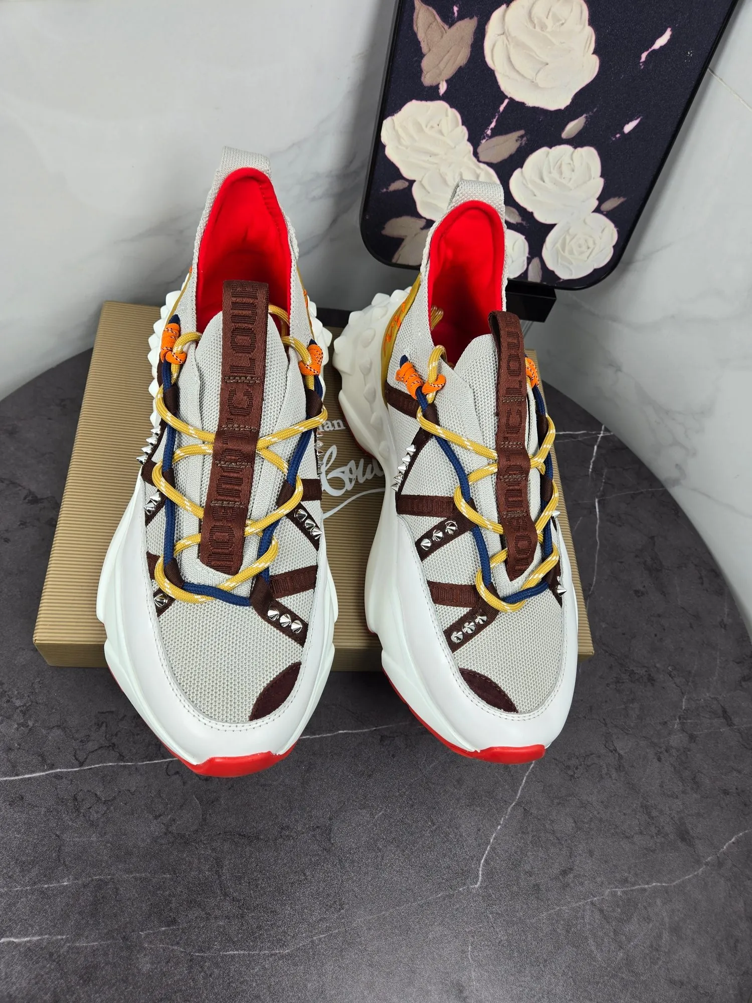 Men's shoes 💰700 Fashionable brand Chri*stian loubou*tin original single item New CL red-soled shoes latest series for casual couples, uppers are made of imported Lycra + high-density breathable fly weave, environmentally friendly high-elastic suction mold feet will never delaminate, the outsole is made of super non-slip and wear-resistant PU + vacuuming Two-color combination Size: Female 35-43 Male 38-47 Comes with a handbag, card, shoehorn "full package